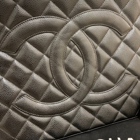 Authentic Chanel caviar leather tote bag with matching wallet - Picture 4 of 9